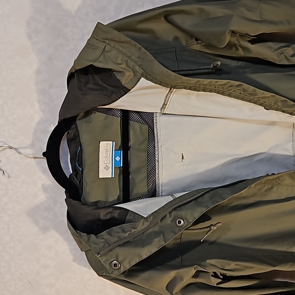 Columbia Omni-Shield Women's Rain Jacket, Medium - Picture 3 of 3